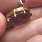 非常小的胸针目的？