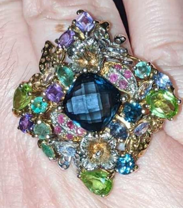 谁能帮助这枚戒指的身份？