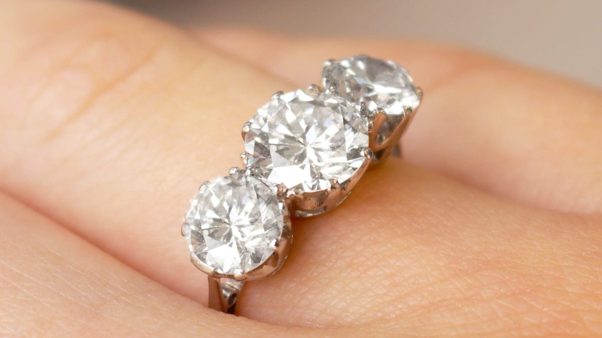 梅根·马克尔（Meghan Markle） -  ac银色订婚戒指