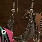 在黑暗中开火，但是这双鱼耳环上的任何链