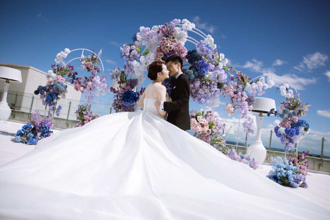多伦多的淡紫色和蓝色婚礼和有趣的触摸〜Wedluxe Media