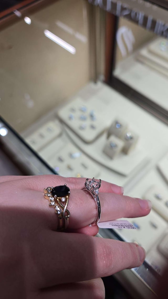 是否可以在不同的地方购买石头和戒指的制备并将其结合在一起？