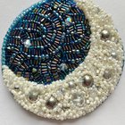 带有珠子的月球奖章