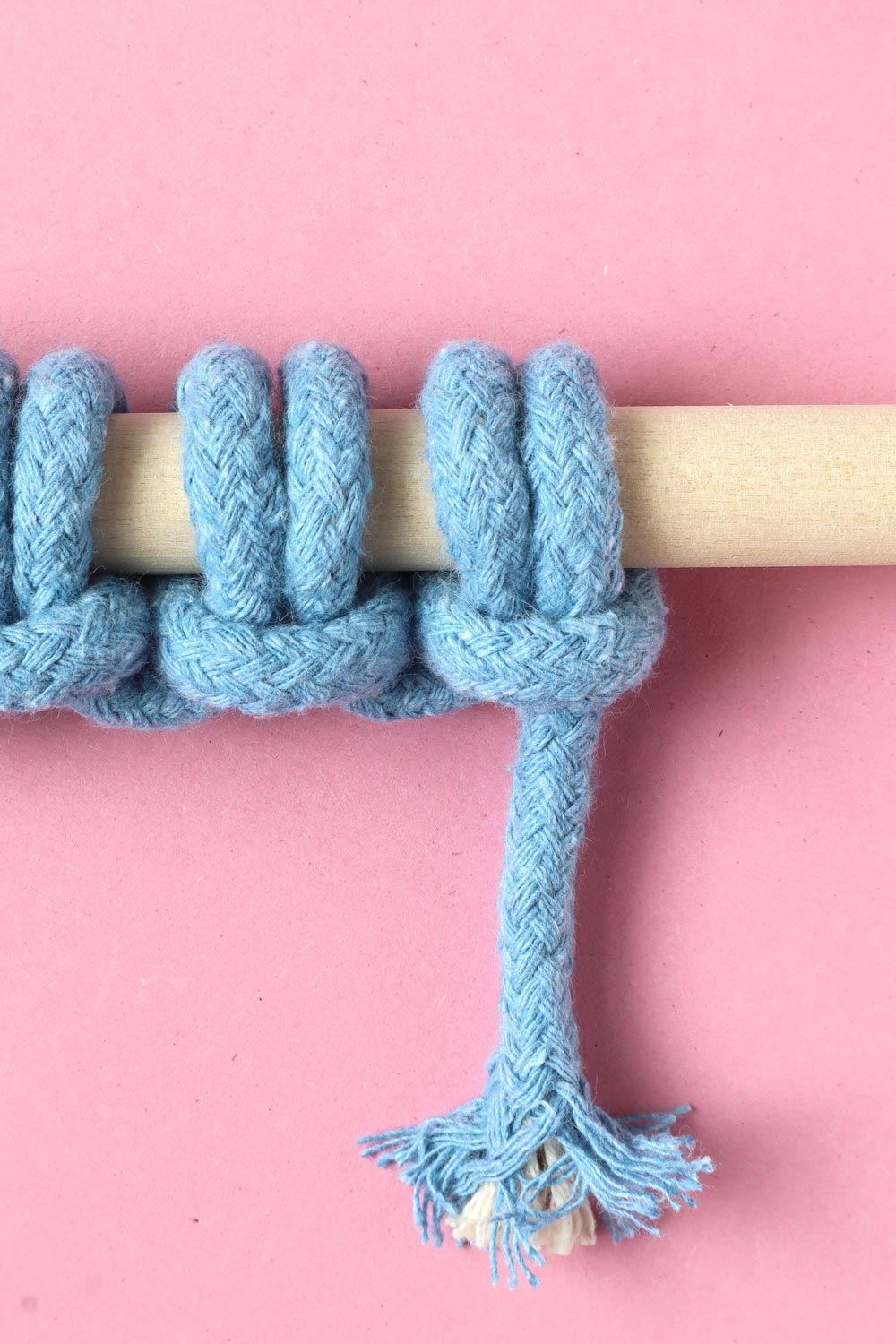 3 ways to tie a lark