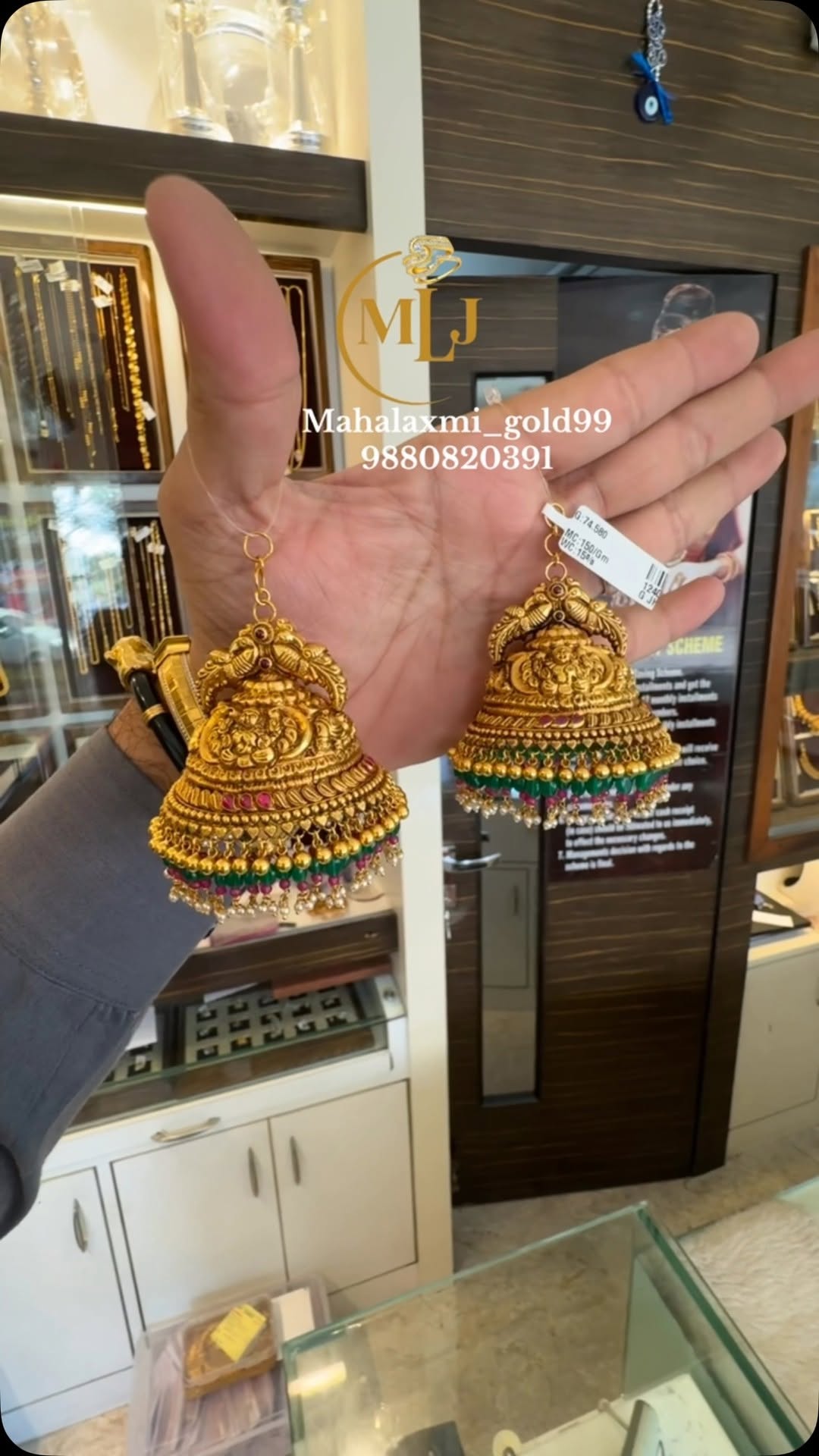 “ Mahalaxmi Gold”的Gold Jhumkas的古老神庙•印度南部珠宝