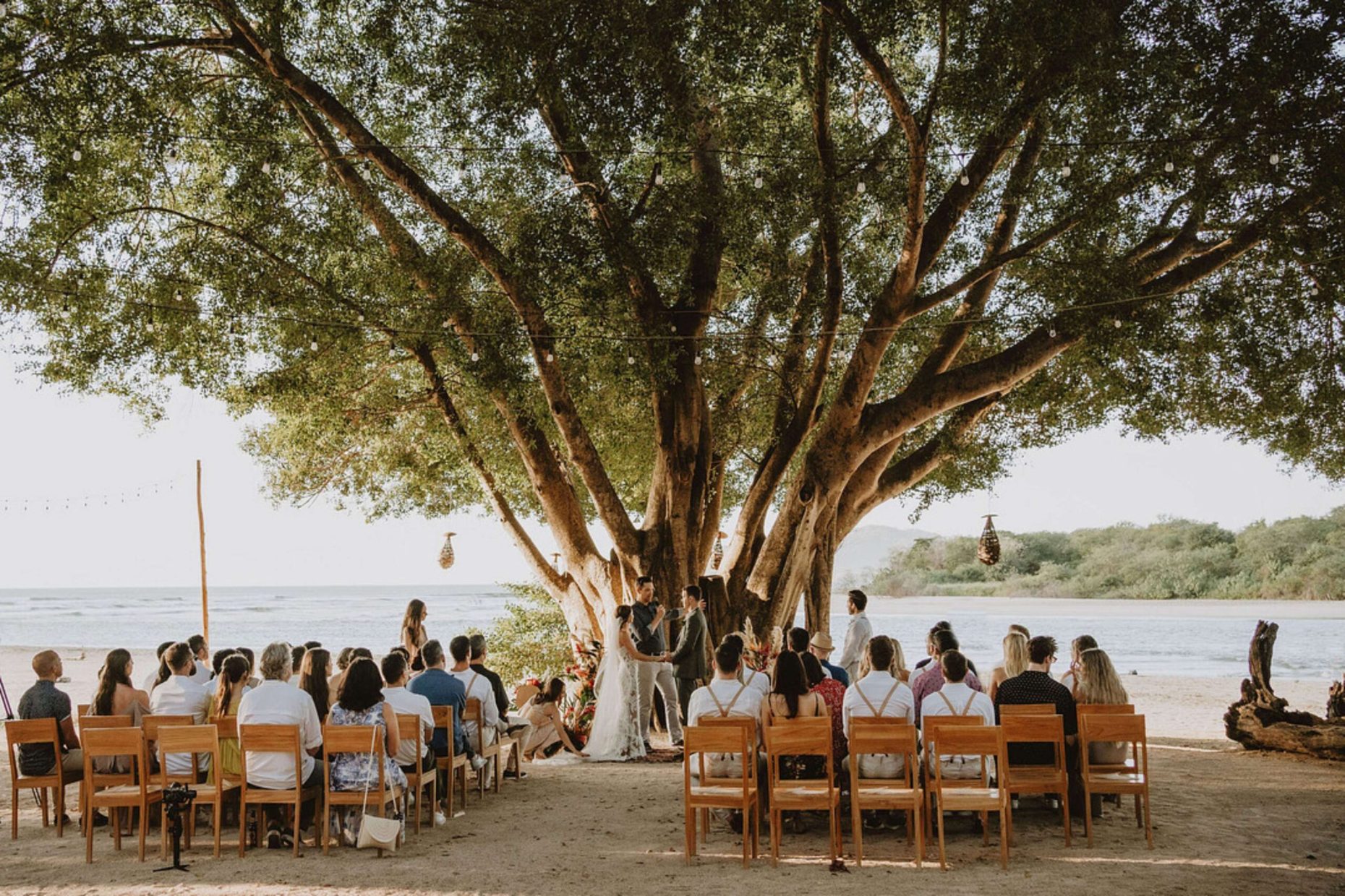 哥斯达黎加目的地的婚礼是纯粹的魔术