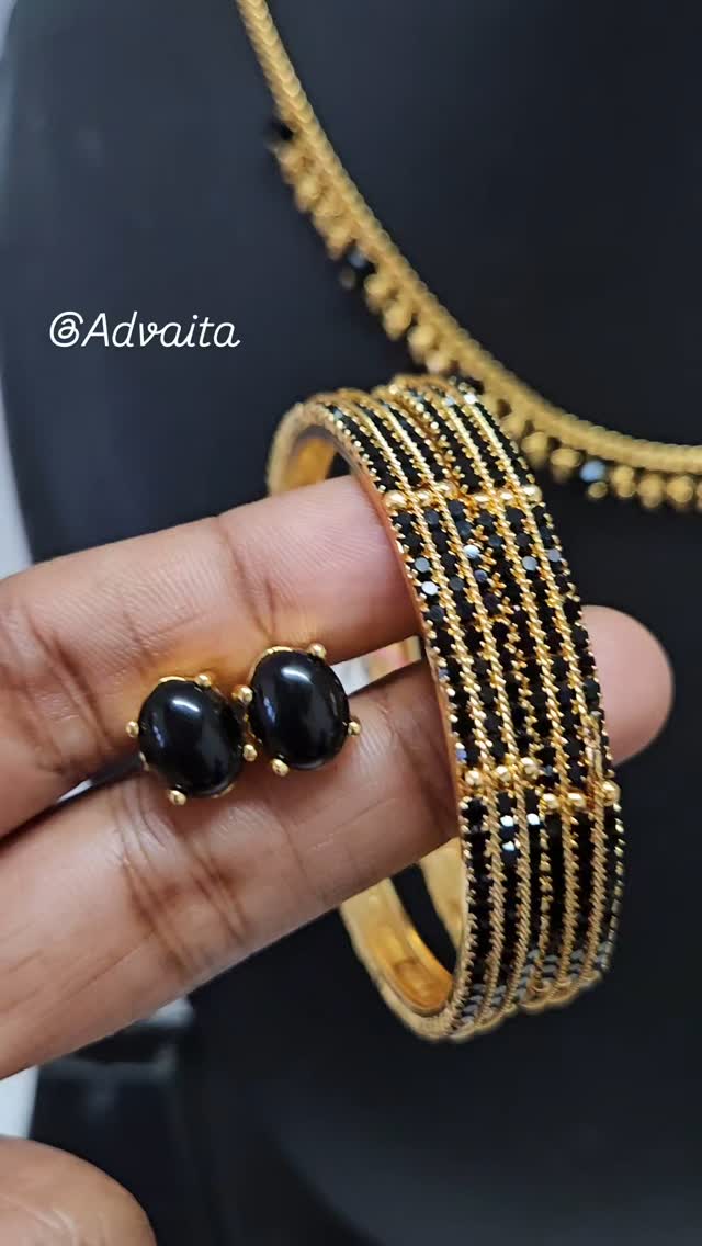 来自Anjali的“ Advaita”的Karimani Black Stones•印度南部珠宝