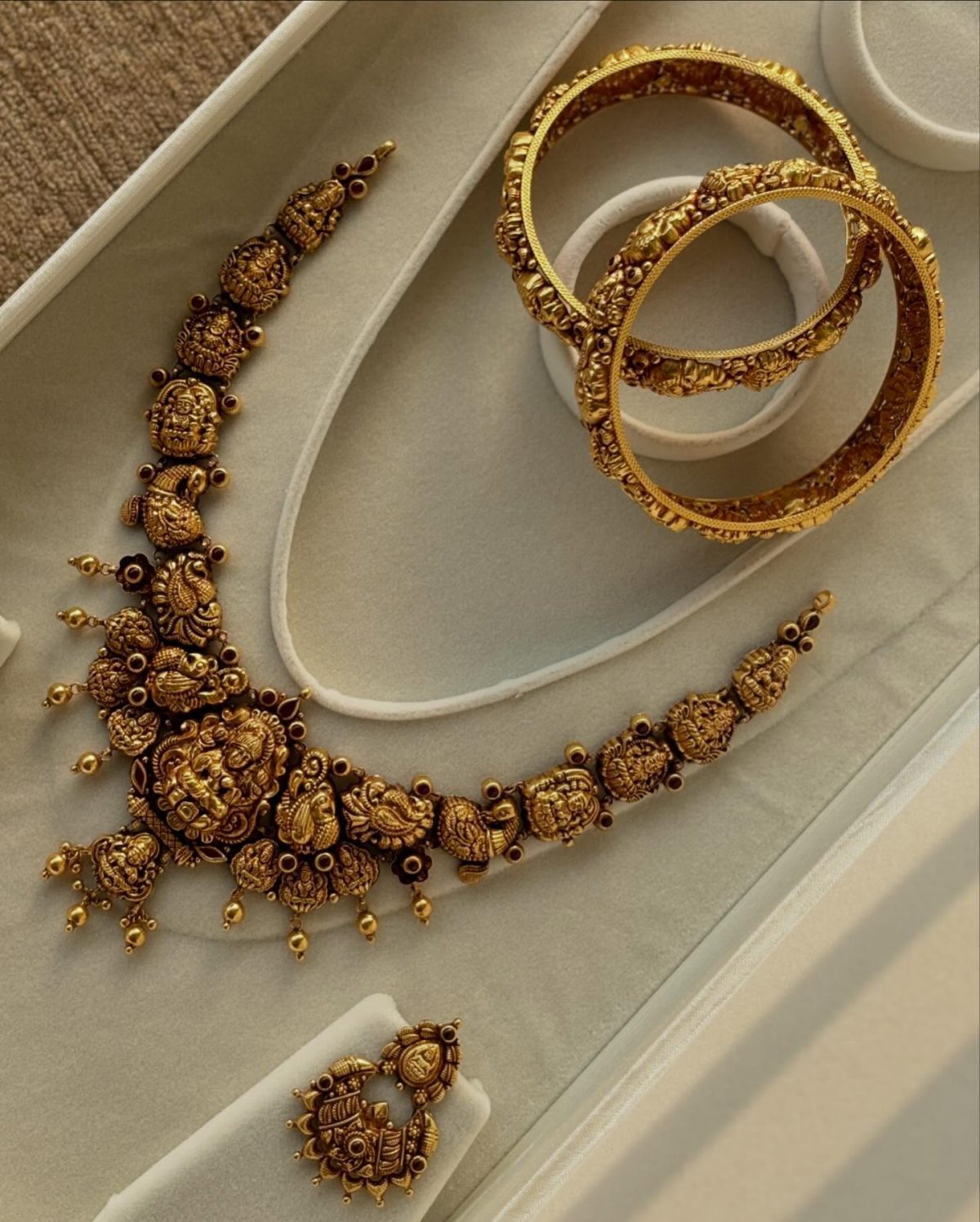 Gold Bridal Choker Collections From 'Haritzaveri Jewellers'
