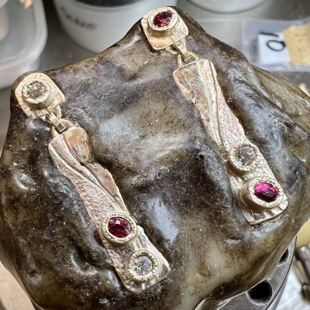 三月会见制造商 - 制造…… - 安娜·麦克劳林（Anna McLoughlin）道德珠宝