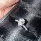 我要么要计划婚礼，要么要出售戒指。祝我好运！