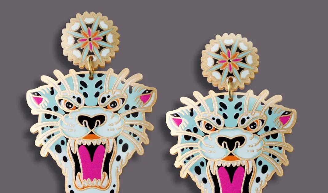 令人惊叹的有色珠宝立即