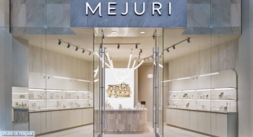 新的Mejuri展示柜