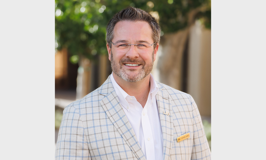 斯蒂芬·巴恩斯（Stephen Barnes）在IJO中获得了律师的奖项，为创新和增长的新时代揭晓