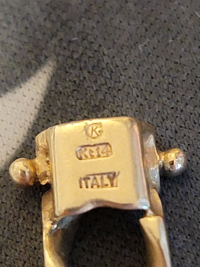 欢迎！希望查看是否可以确定这一点。这是我的祖父母，但我找不到任何东西。谢谢你！