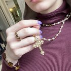 我戴着自己的珠宝（手镯，戒指，项链）