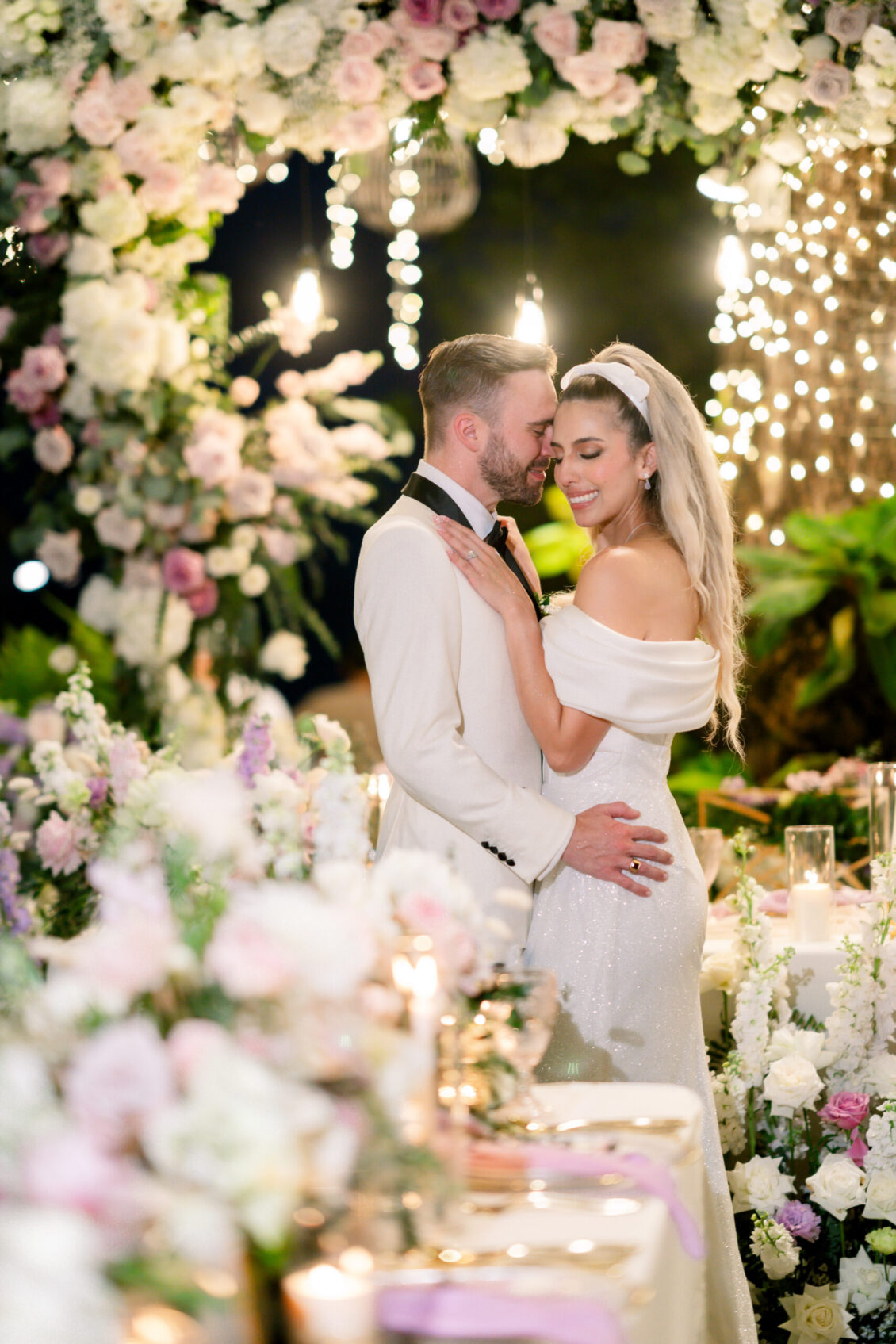 在普吉岛幻想迪斯尼启发的目的地婚礼〜Wedluxe Media
