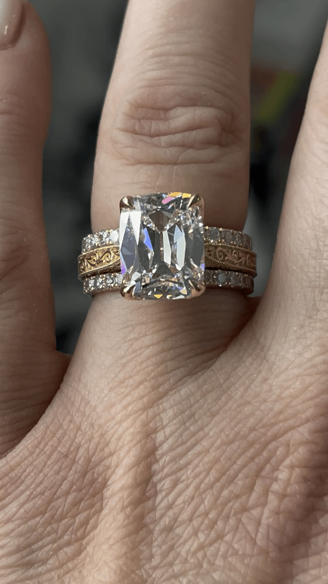 结婚19年后，升级订婚戒指。我爱上了她！