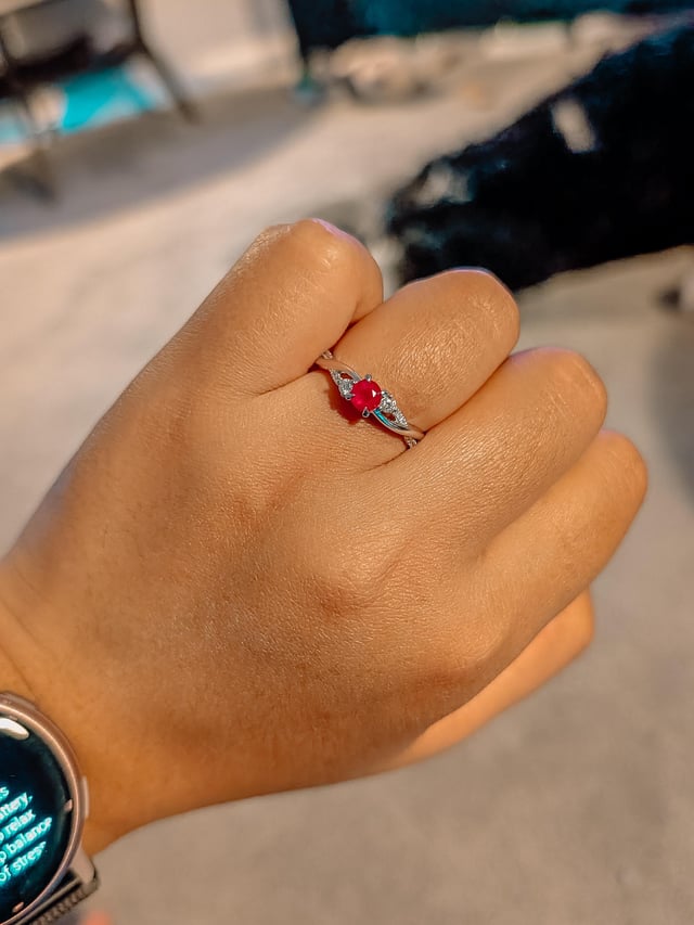 红宝石订婚戒指❤