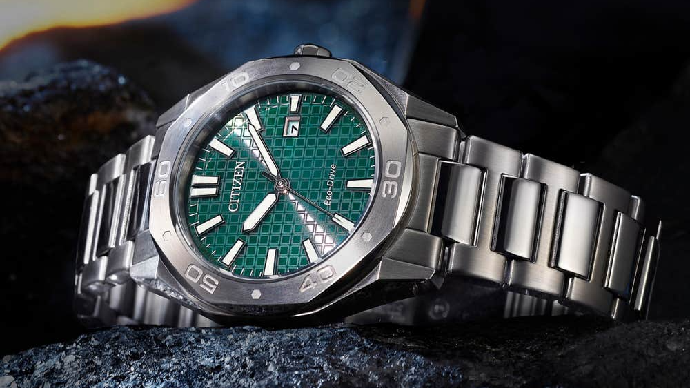 带有纹理表盘的高级手表