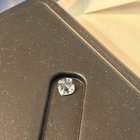 我有一个松动的1ct垫子。我喜欢戒指，但没有空的戒指。我可以出现并问他们是否可以将其设置在手头上的东西中？您是否将空隙保留在手上？