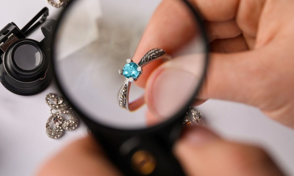 掌握珠宝评估的艺术：盈利专业知识