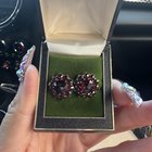 我发现这些耳环给我母亲，她是否想知道有人可以提供背景建议和干净吗？