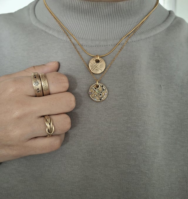 青铜粘土第2部分！底部项链上的裂缝不是打算的，但我有点爱它们