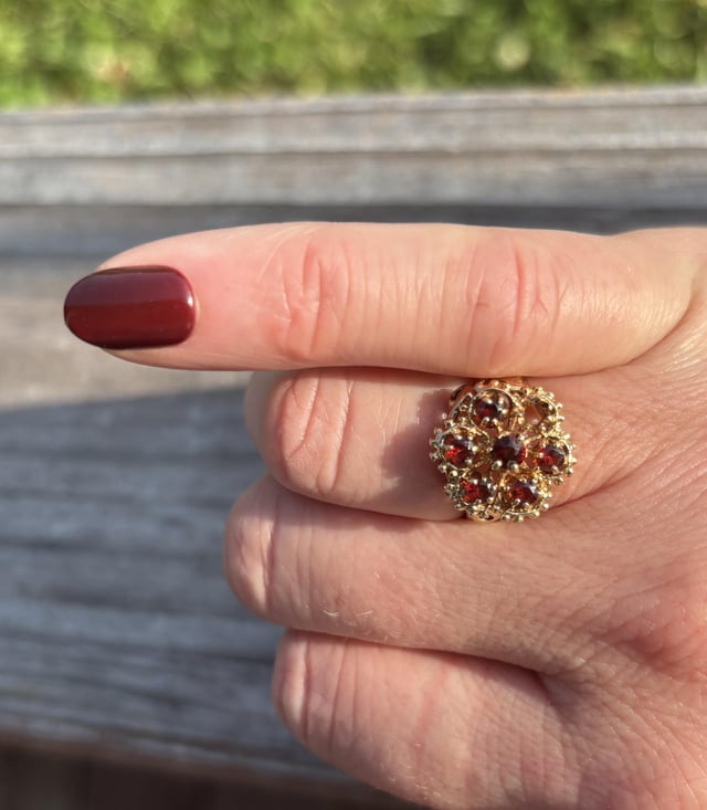 老鼠！其中一个玛瑙倒下了。