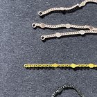 请帮助，任何人都知道我如何在粉红色链上进行其他类似链的戒指？