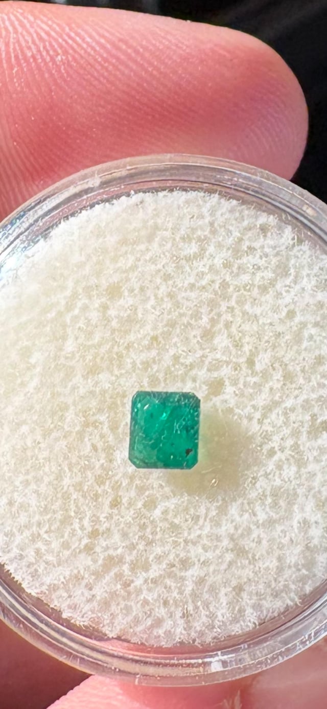 哥伦比亚祖母绿是在老群中发现的。