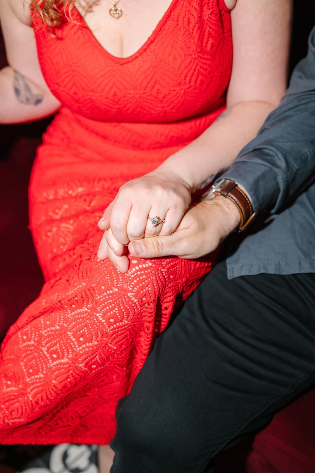 乐队和这一集一起演出？