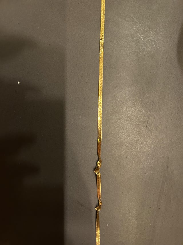 这是我的母亲，她是金色的 - 她要修理吗？