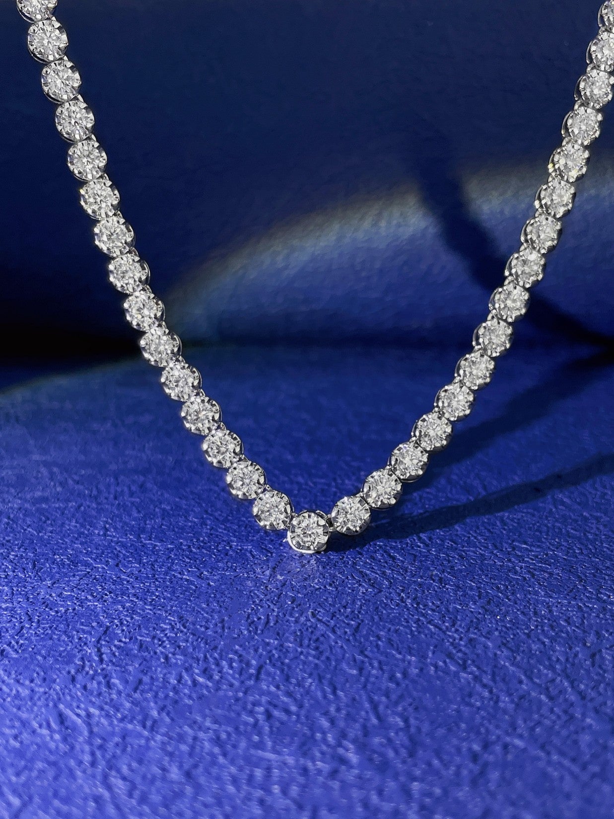 18K Diamond-Encrusted Pendant Necklace - Luxurious Jewelry Collection - White Diamond Chain
