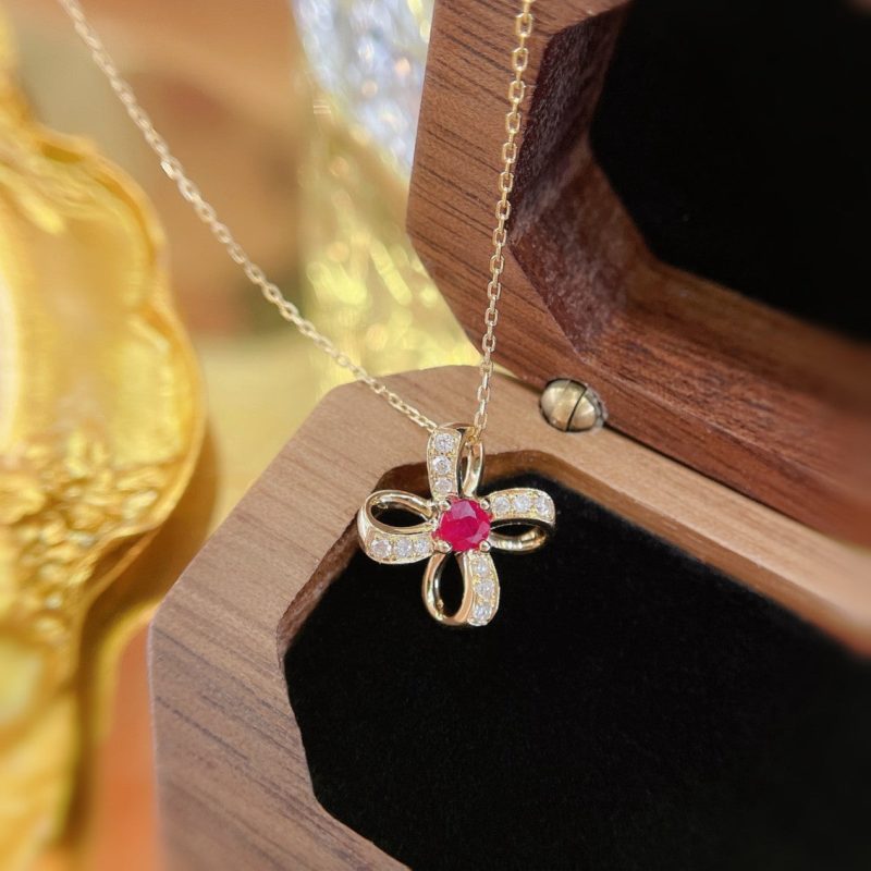 18K Rose Gold Four-Leaf Clover Hollow-Out Necklace with Precious Stones - Red Treasure Necklace