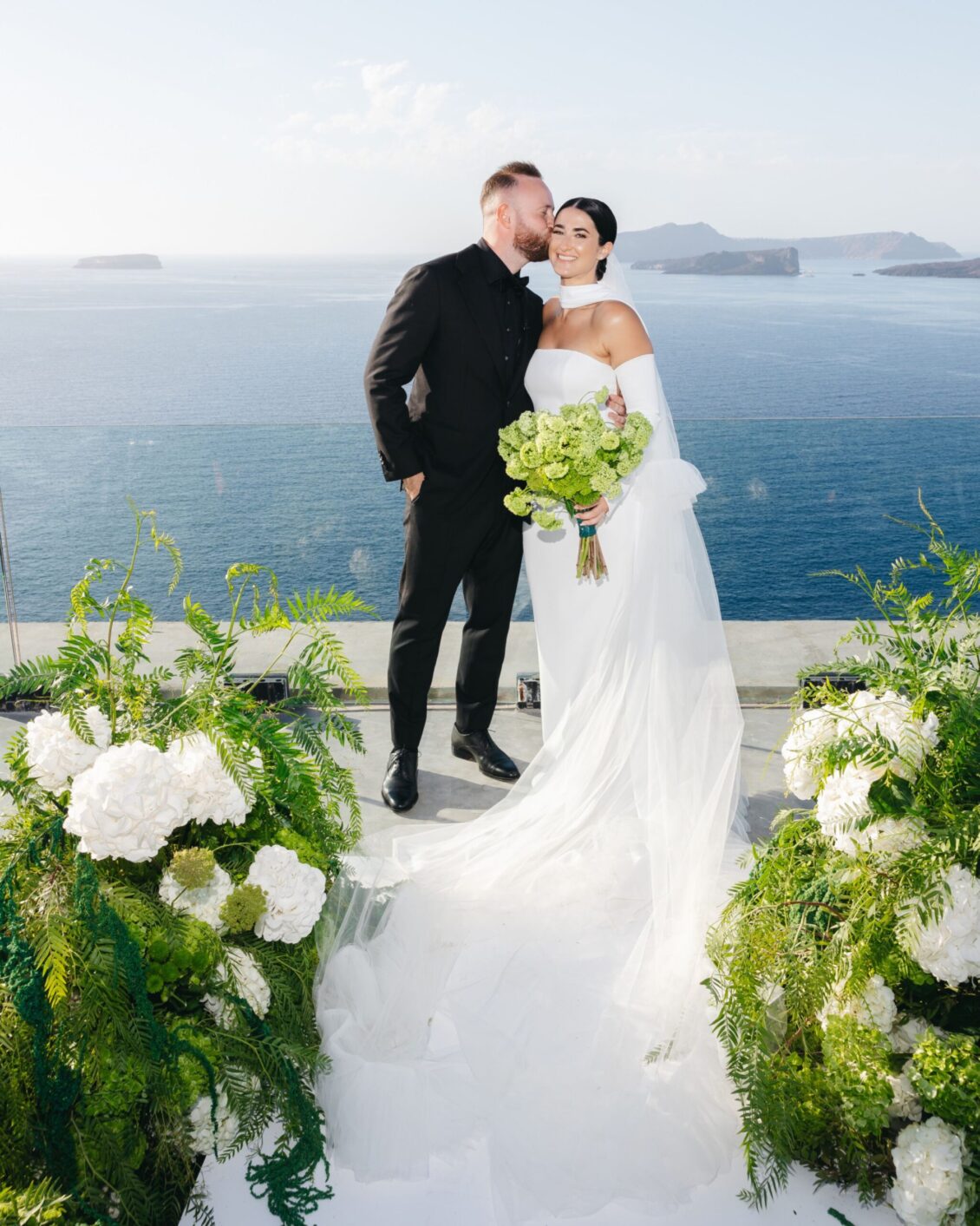 圣托里尼悬崖上的现代优雅〜Wedluxe Media