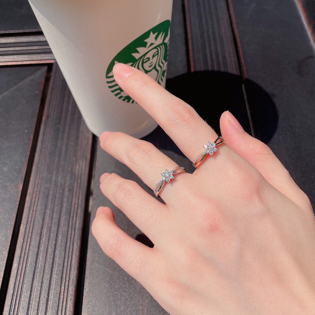 9K Diamond-Cultured Flower Head Hollow Ring - Exquisite Jewelry Piece - 图片 2