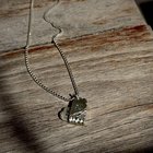 爱的第一个护身符