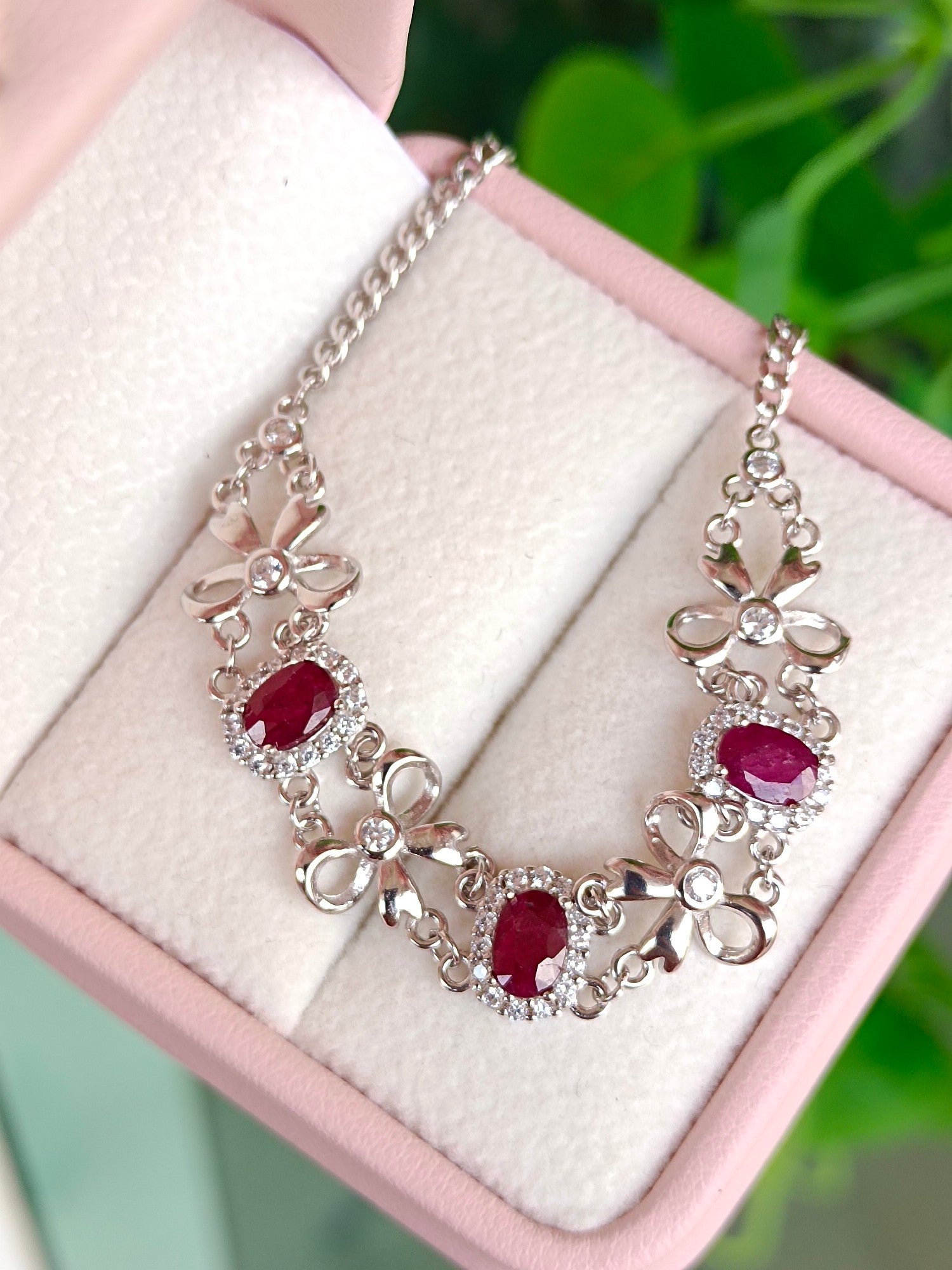 Adorable Ruby Bowknot Bracelet - Fashionable S925 Silver Embedded Jewelry - 图片 5