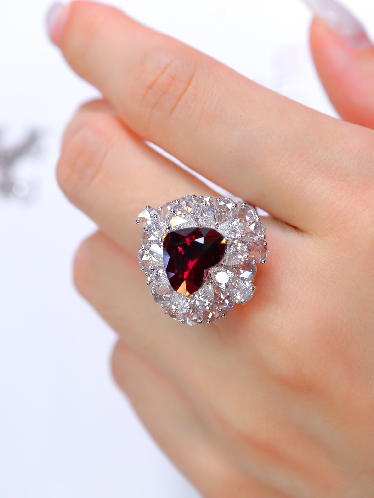 Collector's Grade 3-Carat Heart-Cut Ruby Pendant/Ring - Luxurious Jewelry Piece - 图片 6