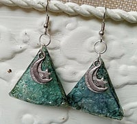 假彩色玻璃耳环|