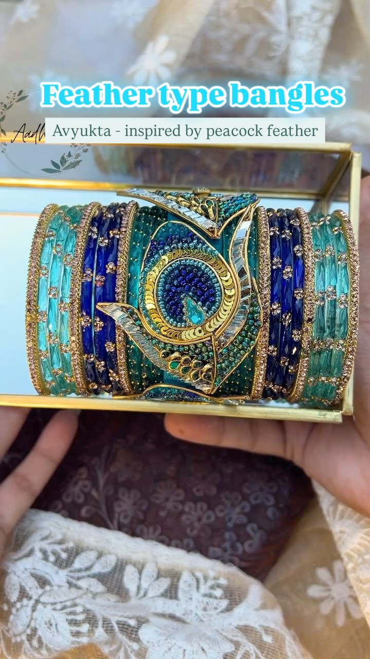 来自“ Aadhira”的孔雀羽毛玻璃和丝线手镯