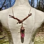 真正的橡木，铜项链分支散布着石英点。