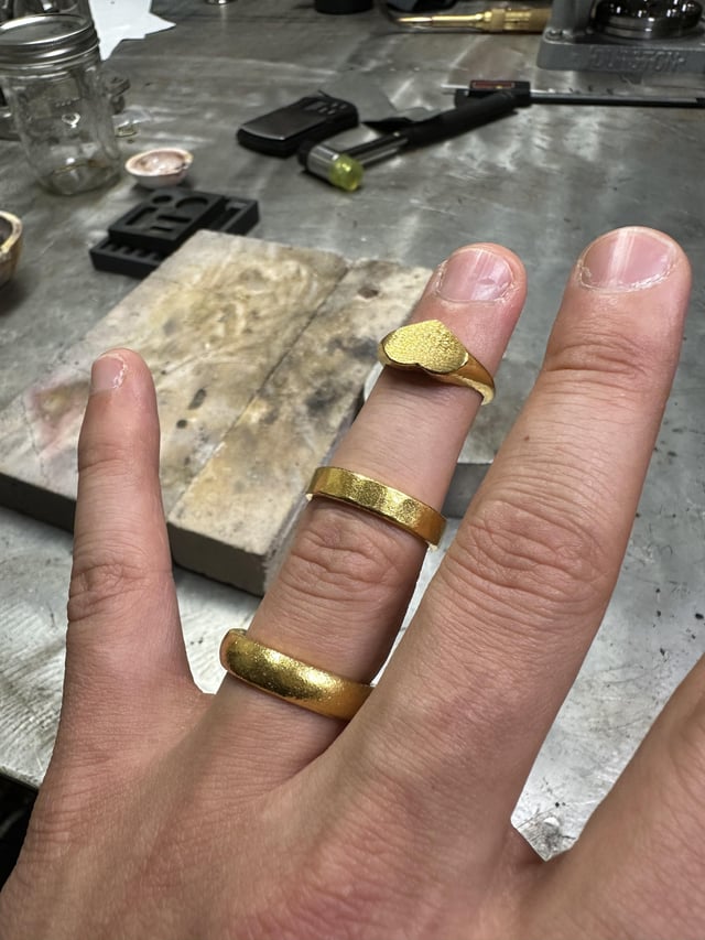 您制作的大约24k金戒指！