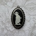 帮助我这个美丽的女士的身份