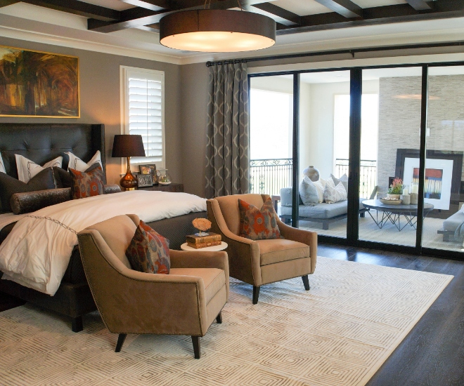 用个性化的窗户和门筹集豪华房屋