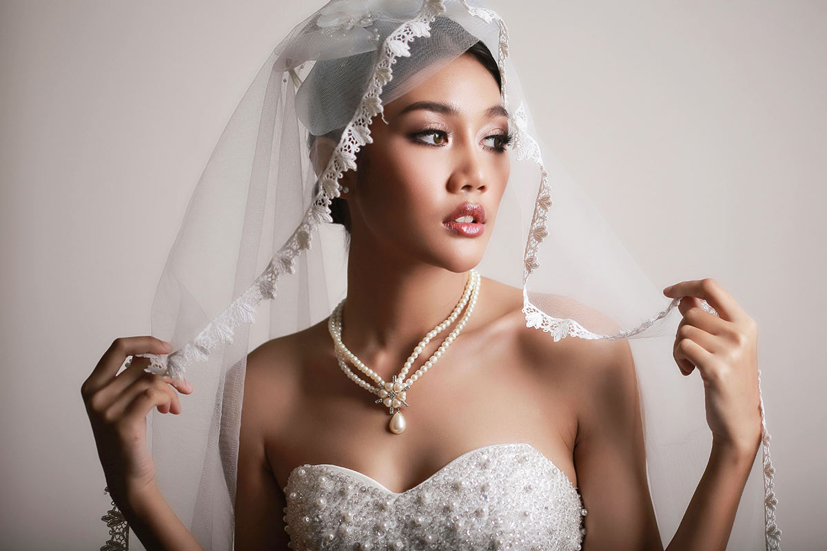 bride wearing pearl necklace