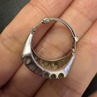 谁能告诉我有关这枚戒指的任何信息？