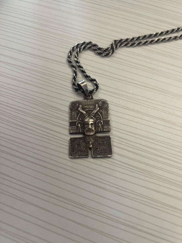 有人知道这个吊坠代表什么吗？