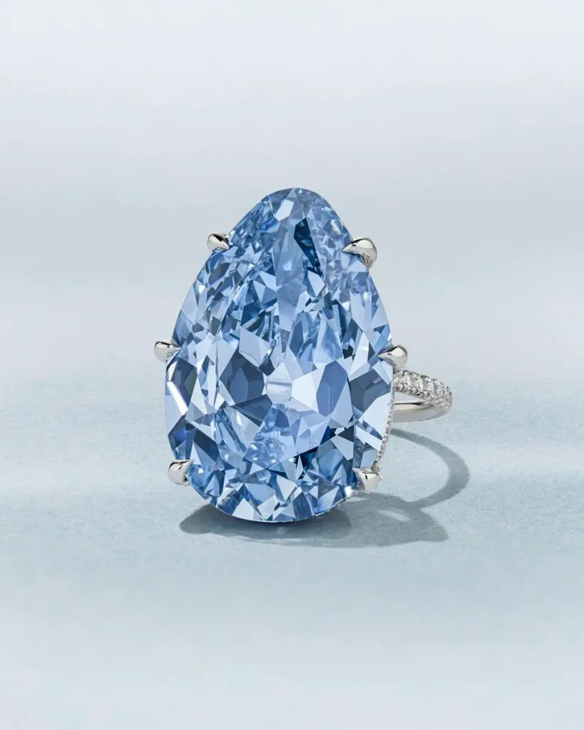 A pear-shaped blue diamond ring