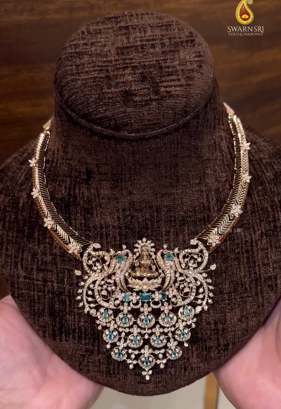 Beautifully crafted EF-VVS Diamond Kante Necklace From 'Swarnasri Gold'